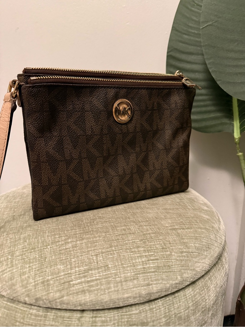 Michael Kors Brown Signature Logo Double Zip Wallet Crossbody Bag LIKE-NEW